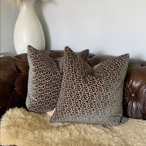 Set of 2 Leopard Print Throw Pillows velour‎ printed textured velvet down insert - Picture 2 of 13